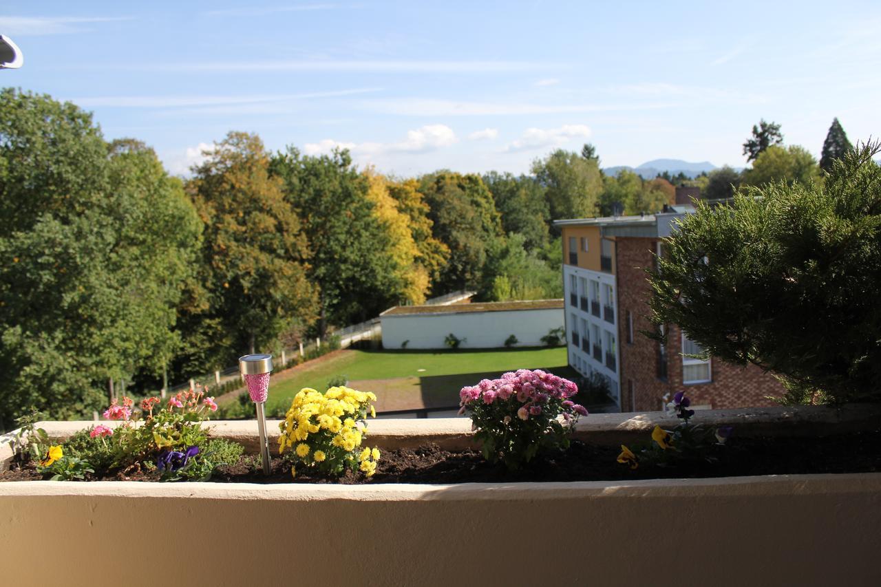 Mariaprimavera Apartment Am Kurpark Mit Schwarzwaldblick * * * * Бад Кроцинген Екстериор снимка