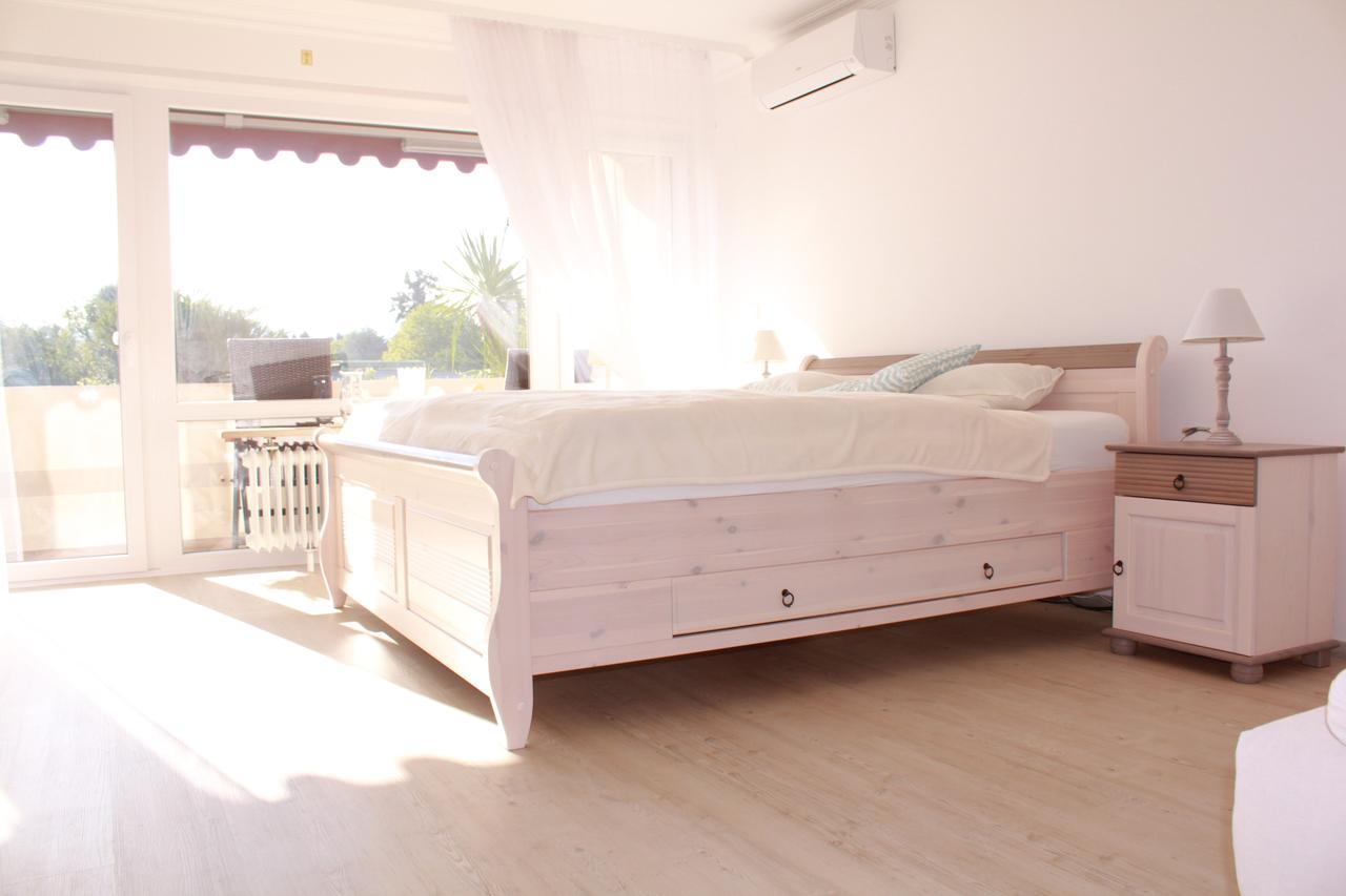 Mariaprimavera Apartment Am Kurpark Mit Schwarzwaldblick * * * * Бад Кроцинген Екстериор снимка